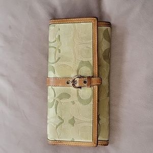 Coach wallet 💚